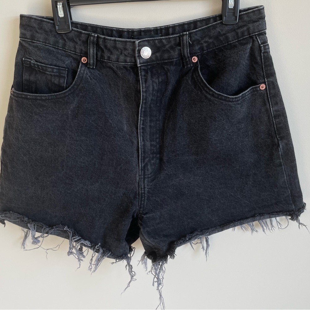 Zara Denim Cutoff Black Shorts Frayed Hem Mom Jeans High Rise Women’s Sz 10